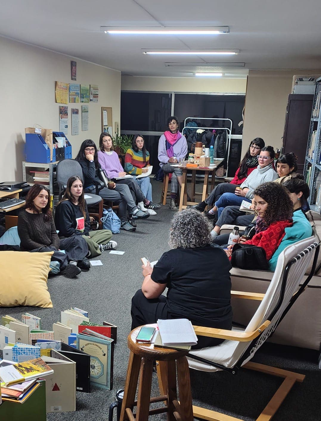 Actividad académica en la sede de la AUP en Montevideo.